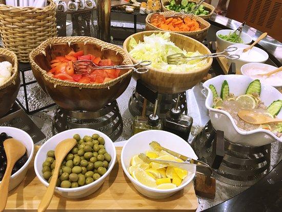 Hot Palayok Restaurant & Grill